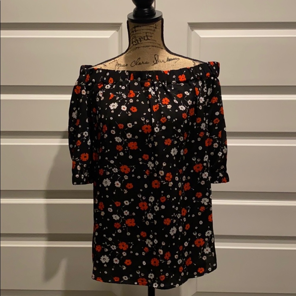Michael Kors Off The Shoulders Blouse 
Size Small